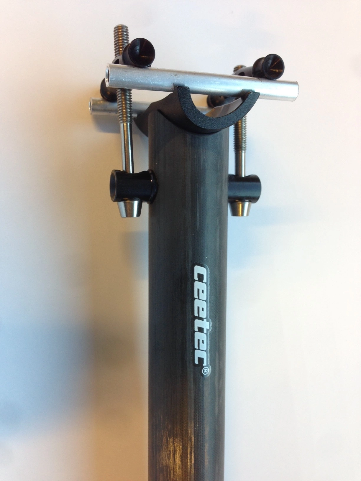 Ceetec C1 Evo Carbon 27.2mm/350mm Black Sattelstütze 4 Ceetec C1 Evo Carbon 27.2mm/350mm Black Sattelstütze – Bild 2