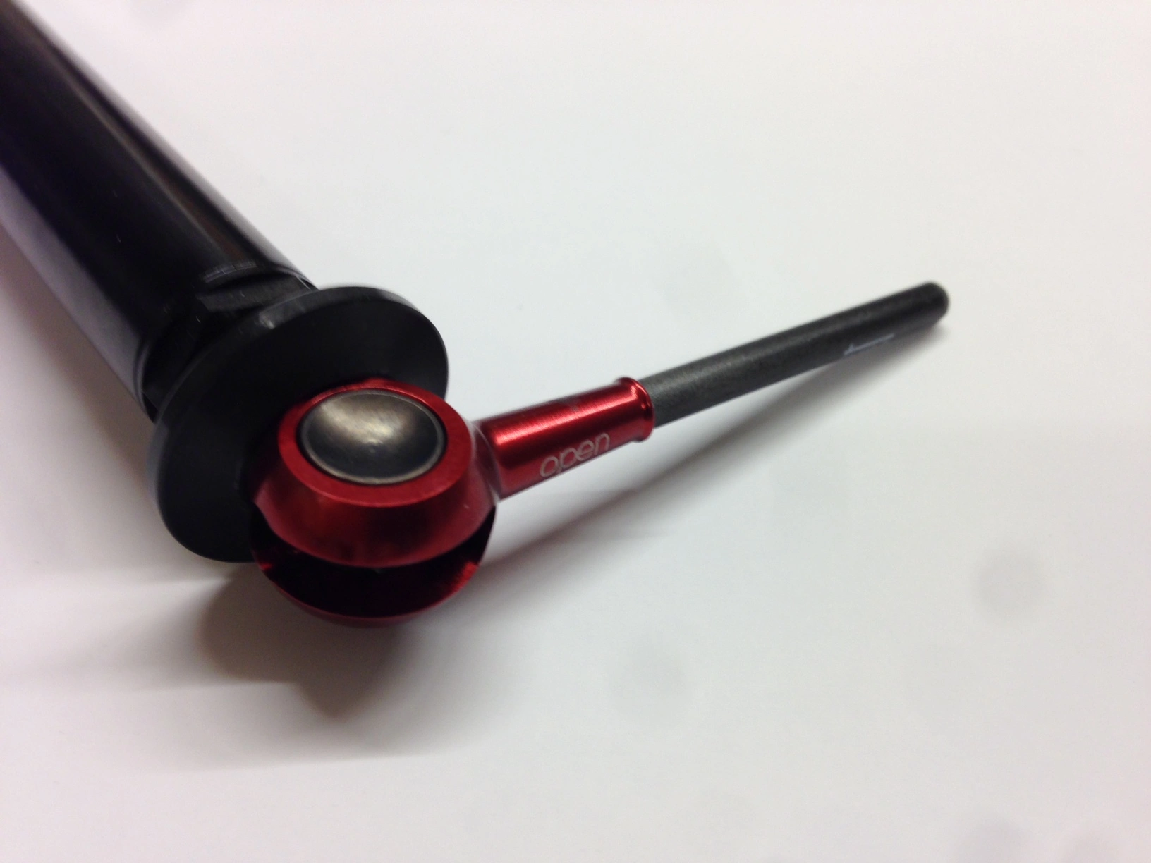 Tune DC 15 Rock Shox Rot Steckachse 15mm 4 Tune DC 15 Rock Shox Rot Steckachse 15mm – Bild 2