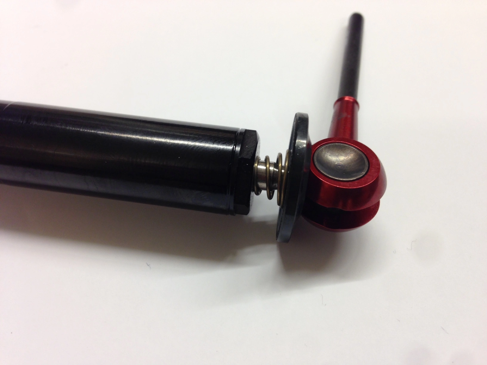 Tune DC 15 Rock Shox Rot Steckachse 15mm 5 Tune DC 15 Rock Shox Rot Steckachse 15mm – Bild 3